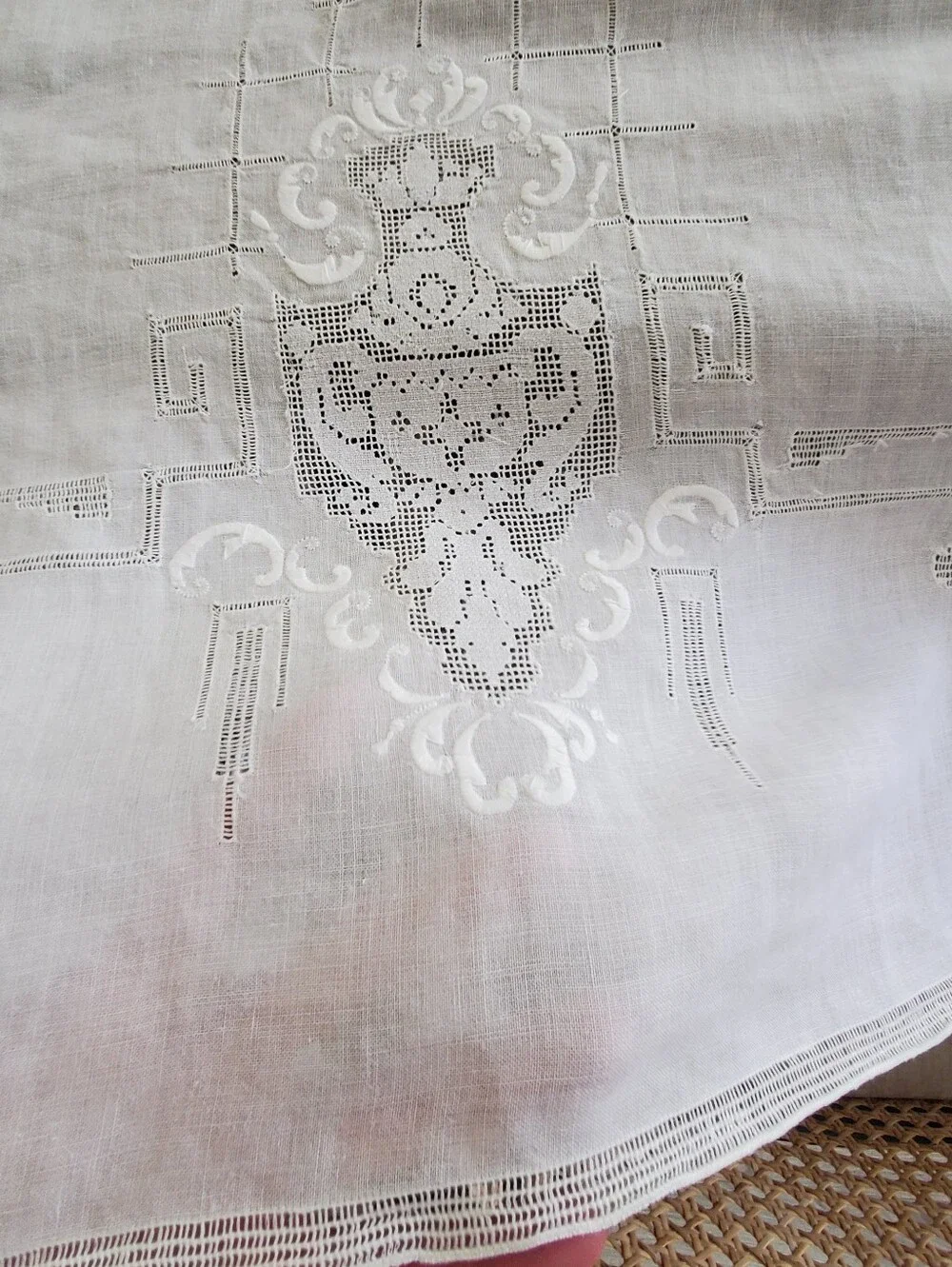 Vtg Madeira Linen Hand Embroidered Intricate Cutwork Tablecloth+12 Napkins White